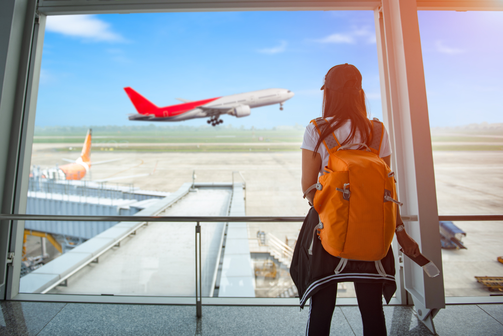 Crianças e adolescentes podem viajar sozinhos?